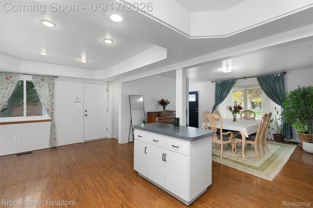 27299 Hystone Drive, Farmington Hills, MI 48334