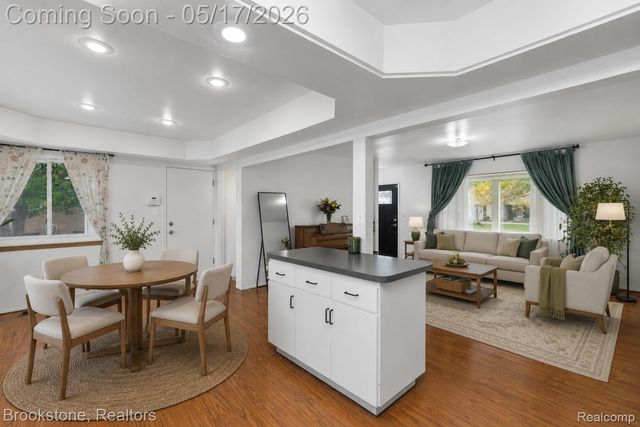 27299 Hystone Drive, Farmington Hills, MI 48334