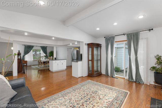 27299 Hystone Drive, Farmington Hills, MI 48334