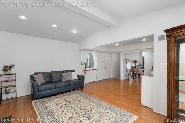 27299 Hystone Drive, Farmington Hills, MI 48334