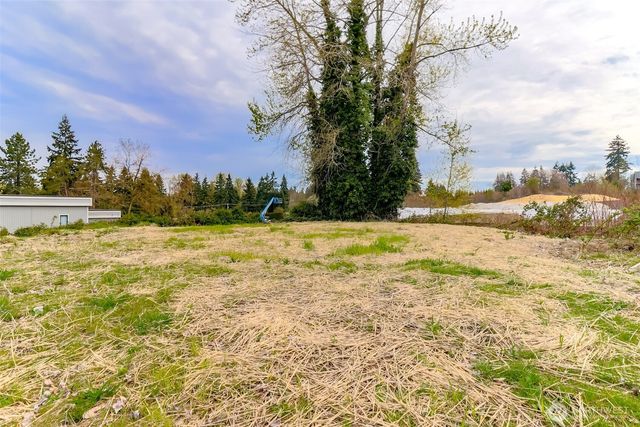1725 Meridian Avenue E, Edgewood, WA 98371