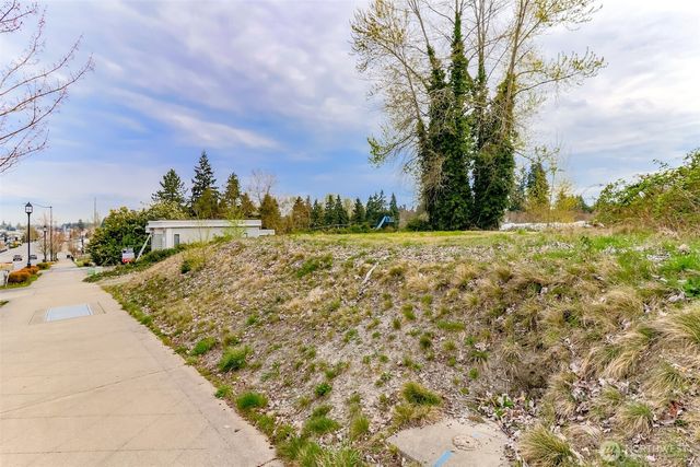 1725 Meridian Avenue E, Edgewood, WA 98371