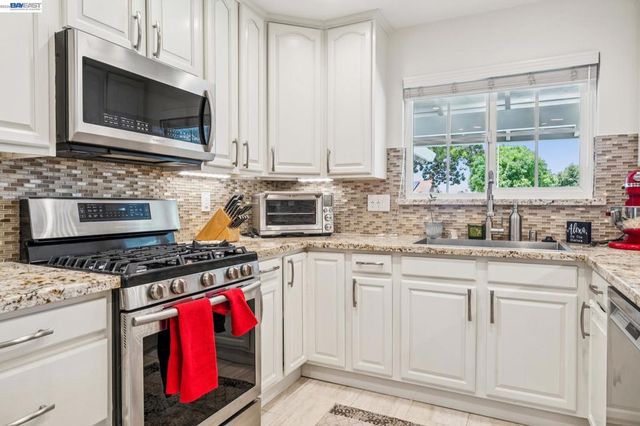 2485 Medallion Dr, Union City, CA 94587