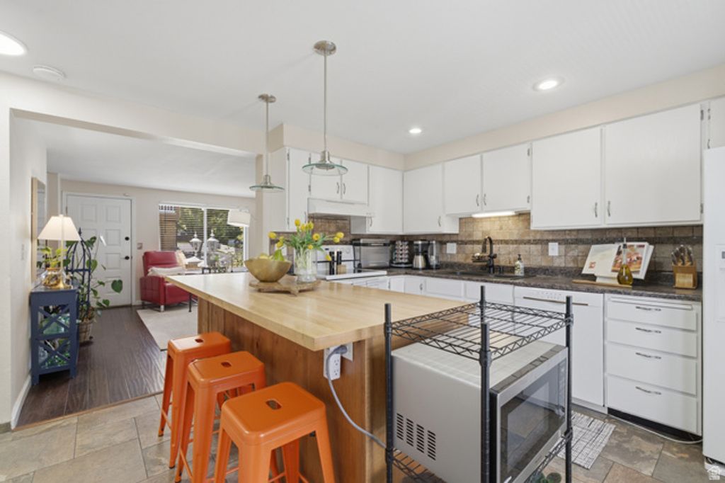 Image 2 of property listing at 4305 S HAVERFORD CT, Taylorsville, UT 84123