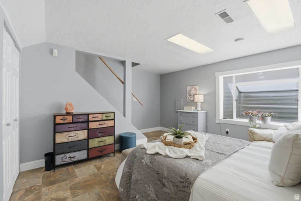 Image 14 of property listing at 4305 S HAVERFORD CT, Taylorsville, UT 84123