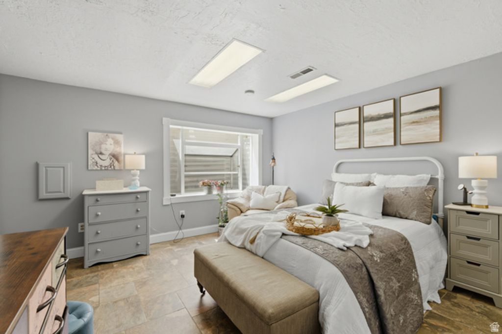 Image 15 of property listing at 4305 S HAVERFORD CT, Taylorsville, UT 84123