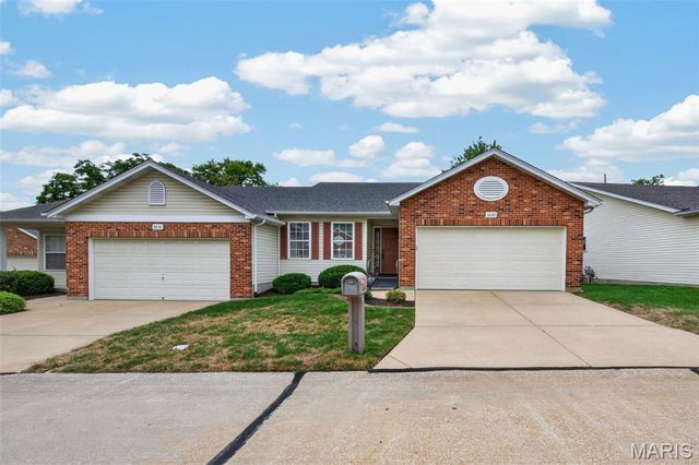 3220 Mehl Crossing Court, Mehlville, MO 63129
