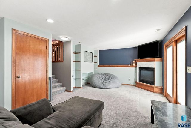 6216 S Mogen Ave Avenue, Sioux Falls, SD 57108