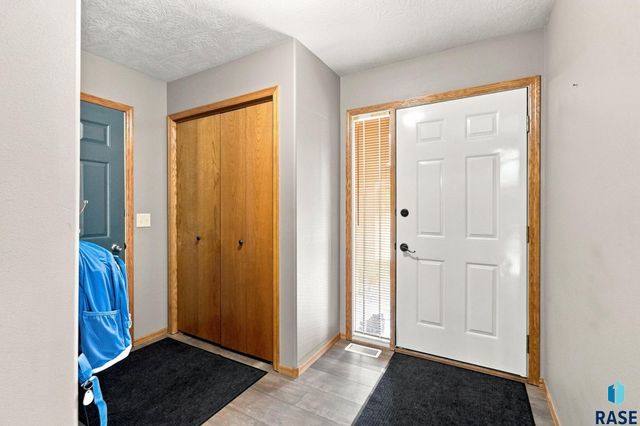 6216 S Mogen Ave Avenue, Sioux Falls, SD 57108