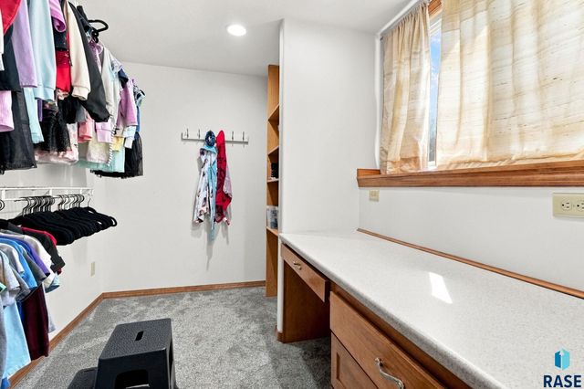 6216 S Mogen Ave Avenue, Sioux Falls, SD 57108