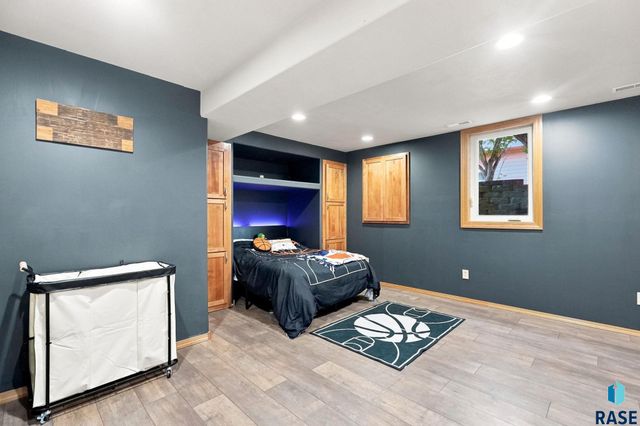 6216 S Mogen Ave Avenue, Sioux Falls, SD 57108