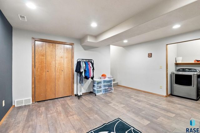 6216 S Mogen Ave Avenue, Sioux Falls, SD 57108