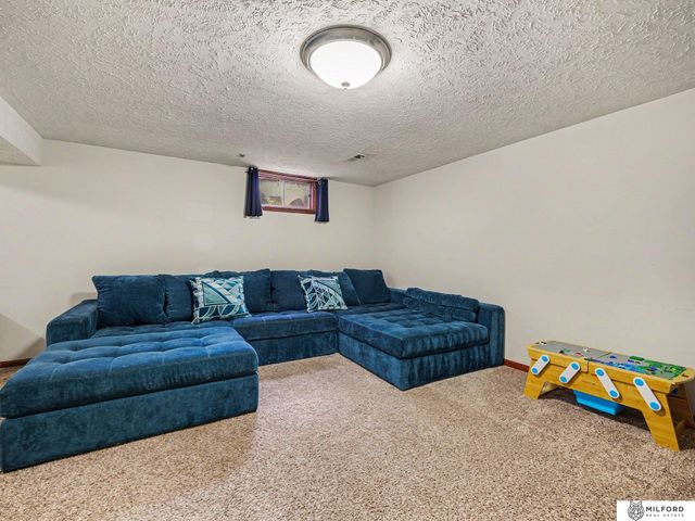 9127 Spaulding Street, Omaha, NE 68134