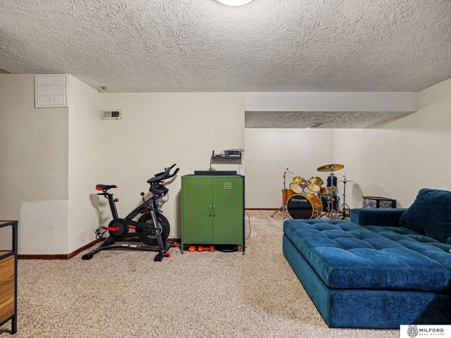9127 Spaulding Street, Omaha, NE 68134