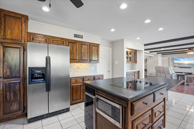 6106 Fairview Court, Granbury, TX 76049