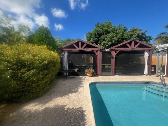 861 SW 55th Way, Margate, FL 33068