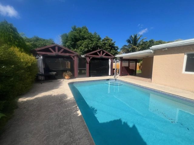 861 SW 55th Way, Margate, FL 33068