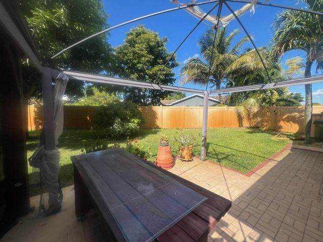 861 SW 55th Way, Margate, FL 33068