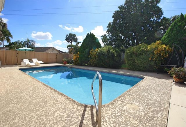 861 SW 55th Way, Margate, FL 33068