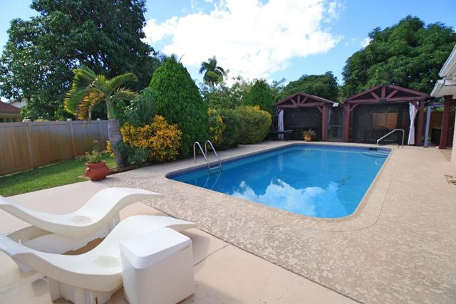 861 SW 55th Way, Margate, FL 33068