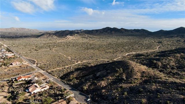 55811 Golden Bee Drive, Yucca Valley, CA 92285