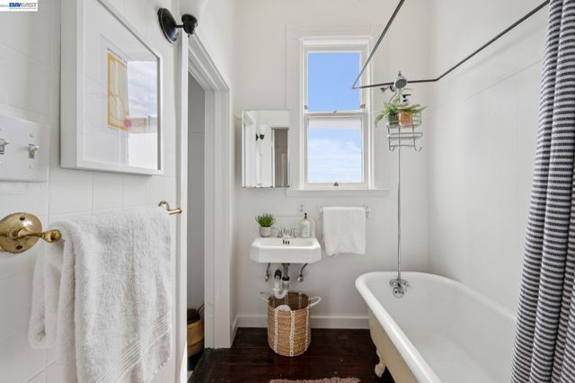 758 ALCATRAZ AVENUE, Oakland, CA 94609