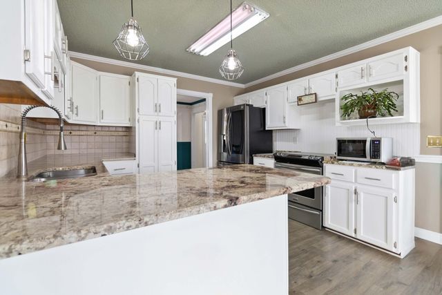 400 Natures Pointe Drive, Somerset, KY 42503