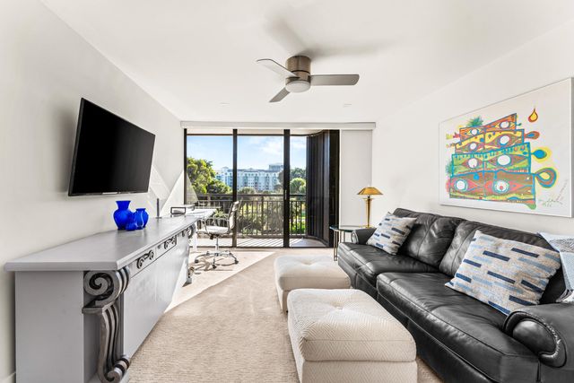 2427 Presidential Way 404, West Palm Beach, FL 33401