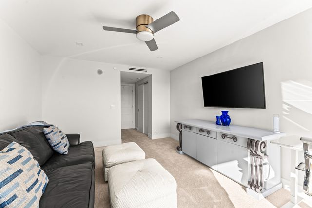 2427 Presidential Way 404, West Palm Beach, FL 33401