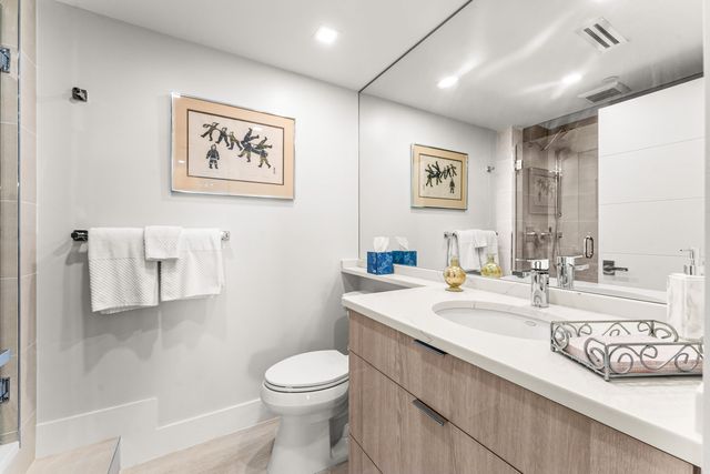 2427 Presidential Way 404, West Palm Beach, FL 33401