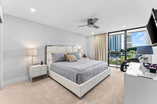 2427 Presidential Way 404, West Palm Beach, FL 33401