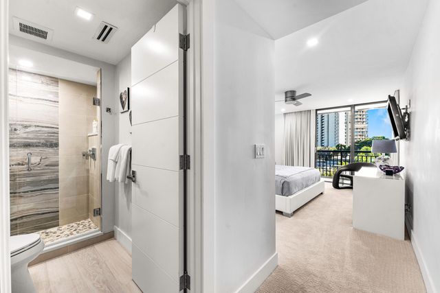 2427 Presidential Way 404, West Palm Beach, FL 33401