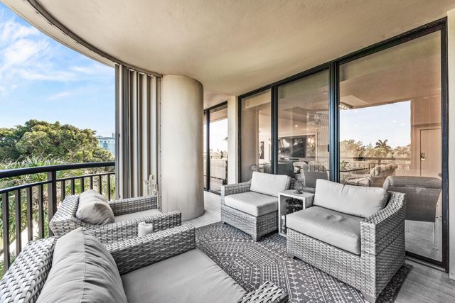 2427 Presidential Way 404, West Palm Beach, FL 33401