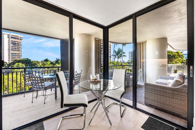 2427 Presidential Way 404, West Palm Beach, FL 33401