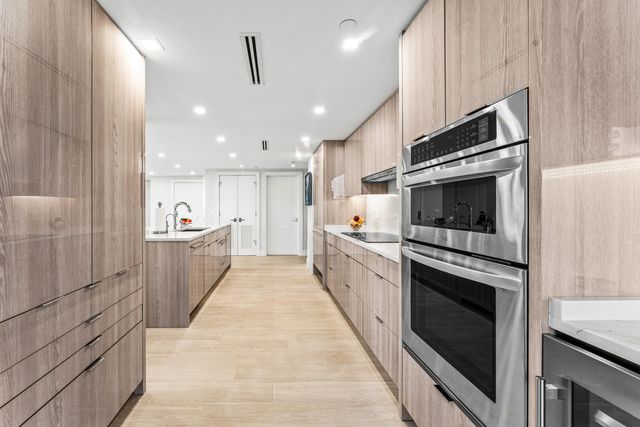 2427 Presidential Way 404, West Palm Beach, FL 33401