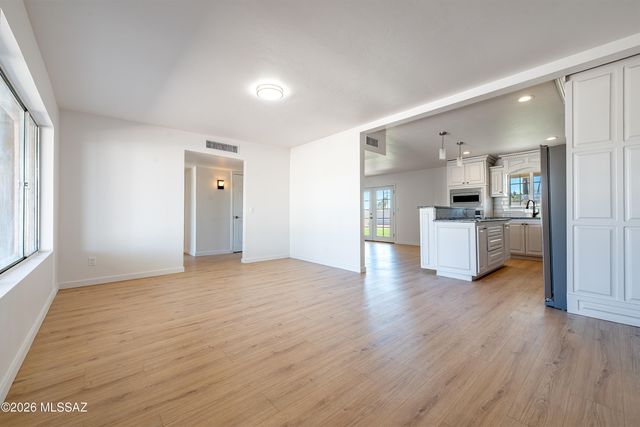 2901 W Dakota Street, Tucson, AZ 85746