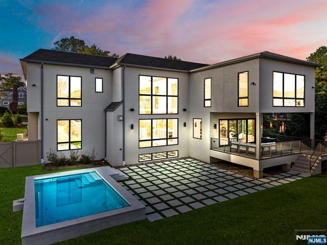 577 Floyd Street, Englewood Cliffs, NJ 07632