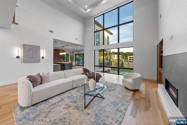 577 Floyd Street, Englewood Cliffs, NJ 07632