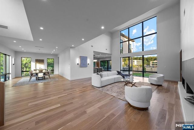 577 Floyd Street, Englewood Cliffs, NJ 07632