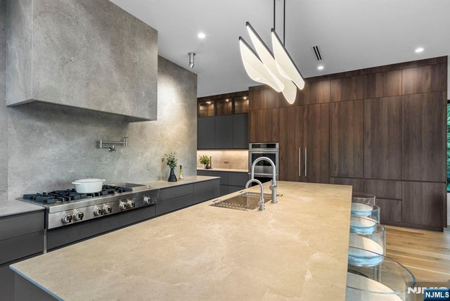 577 Floyd Street, Englewood Cliffs, NJ 07632