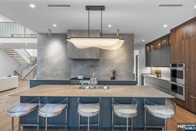 577 Floyd Street, Englewood Cliffs, NJ 07632