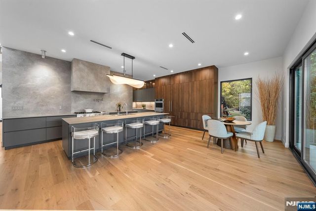 577 Floyd Street, Englewood Cliffs, NJ 07632