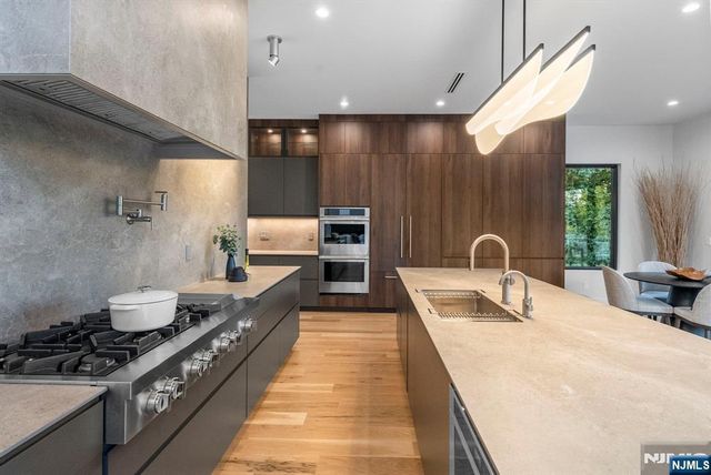 577 Floyd Street, Englewood Cliffs, NJ 07632