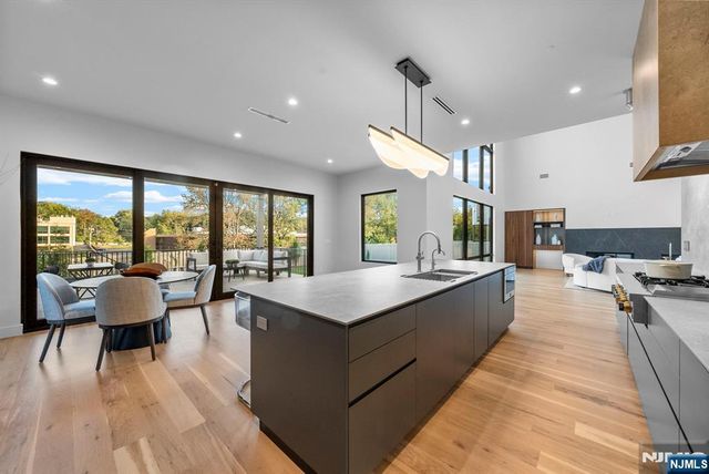 577 Floyd Street, Englewood Cliffs, NJ 07632