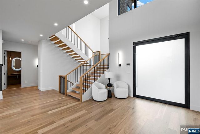 577 Floyd Street, Englewood Cliffs, NJ 07632