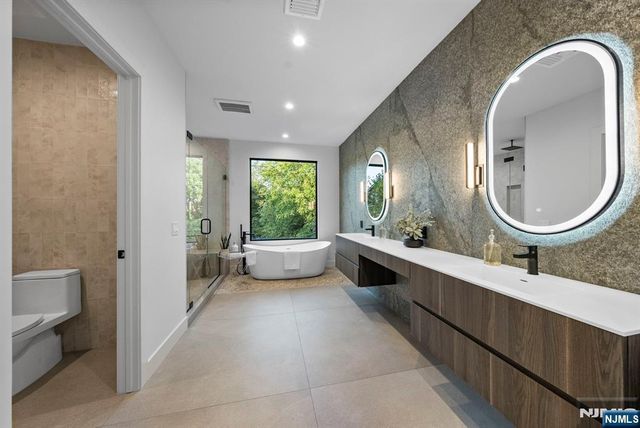 577 Floyd Street, Englewood Cliffs, NJ 07632