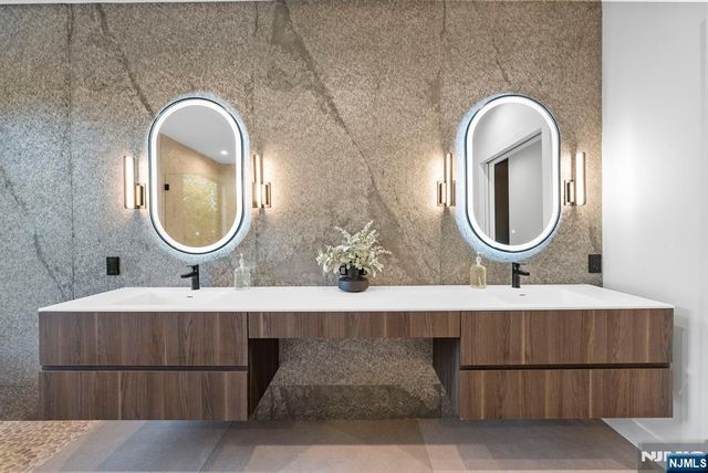 577 Floyd Street, Englewood Cliffs, NJ 07632