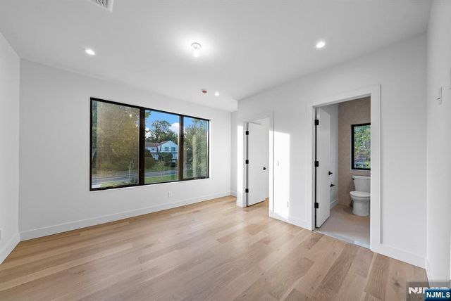 577 Floyd Street, Englewood Cliffs, NJ 07632