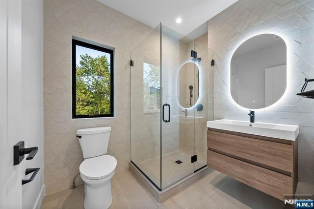 577 Floyd Street, Englewood Cliffs, NJ 07632