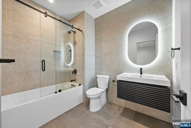 577 Floyd Street, Englewood Cliffs, NJ 07632